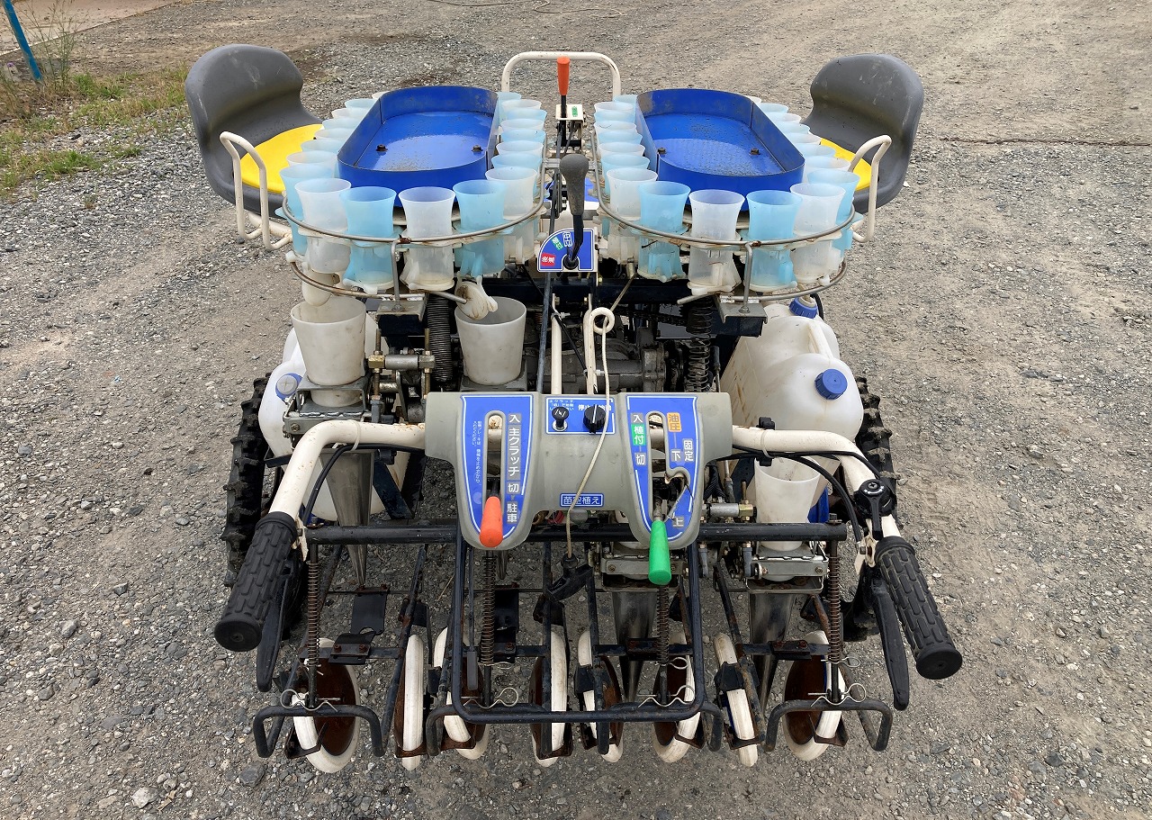 ISEKI 野菜移植機 ISEKI 野菜移植機 PVHR4 - 株式会社CENTRY | 農機具・トラクター買取