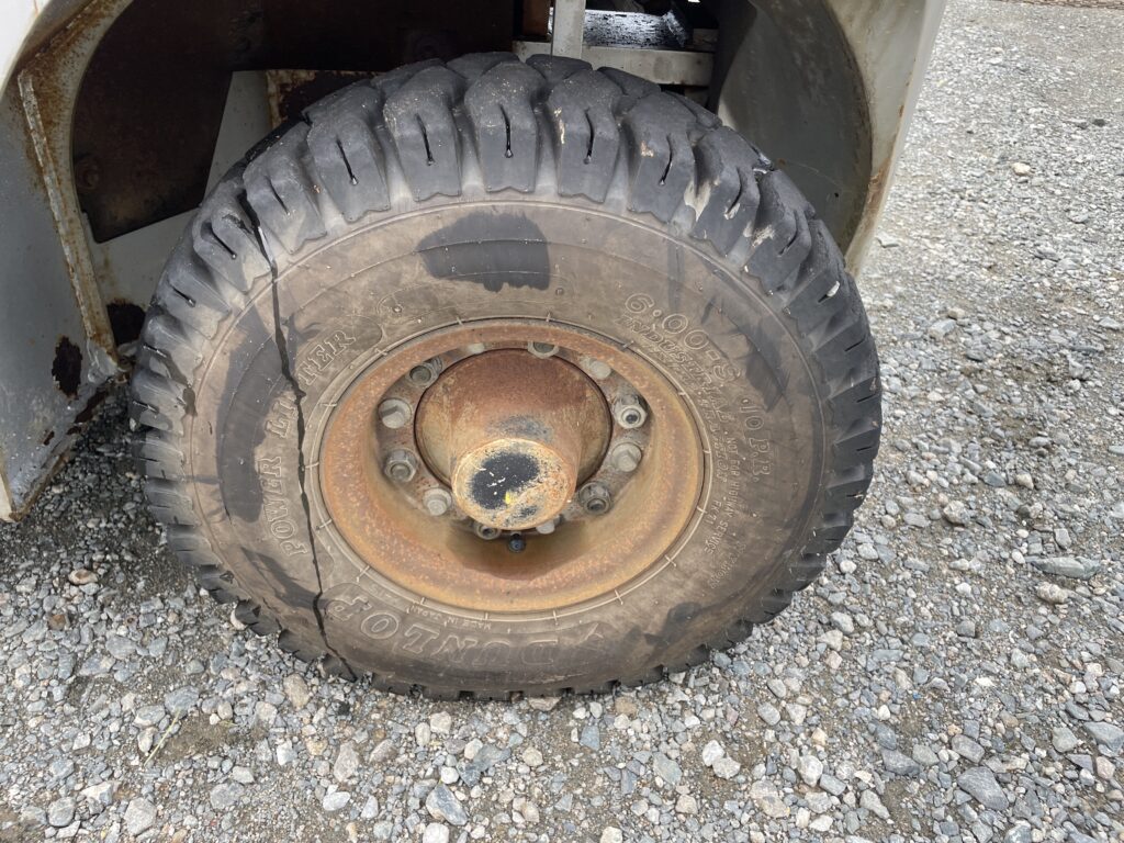 NISSANフォークリフPL02-003808 5657Hガソリン車(A237)